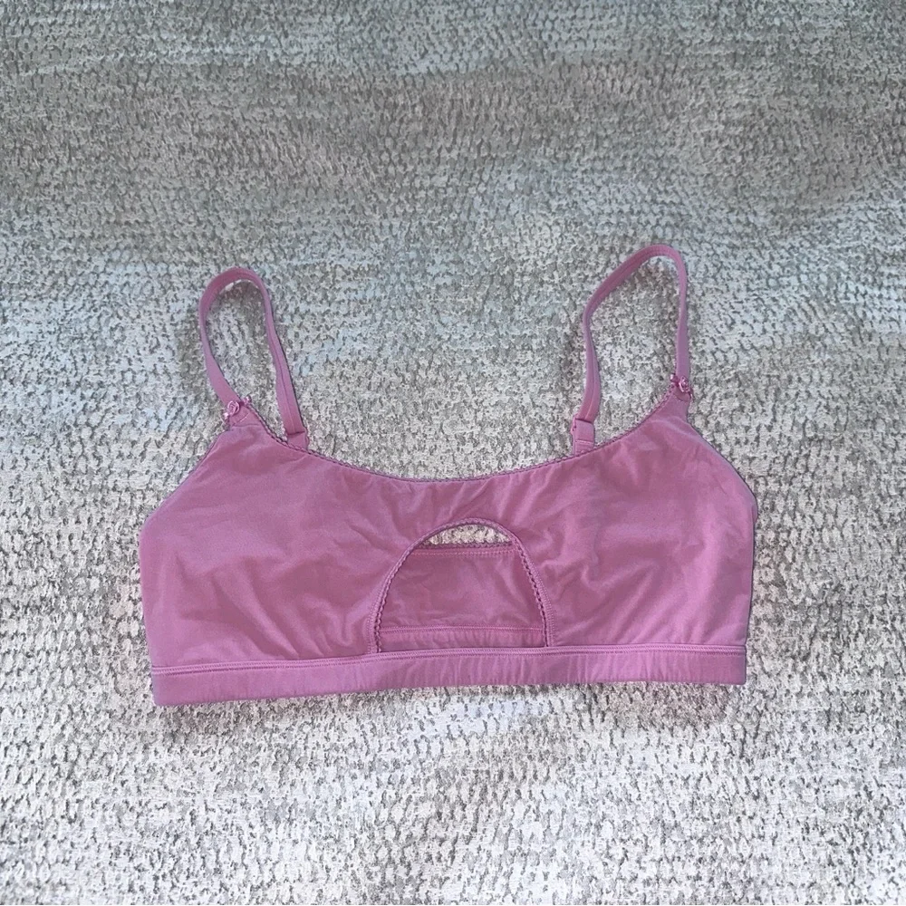 Skims Fits Everybody Picot Cut Out Scoop bralette pink bra w/ peekaboo hole - Picture 5 of 8